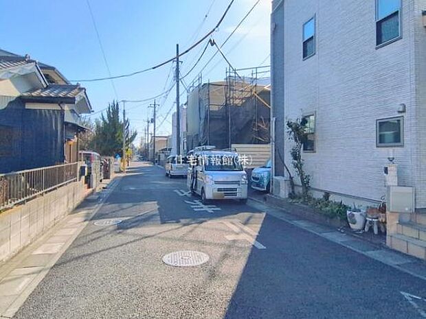 前面道路を含めた現地写真です。