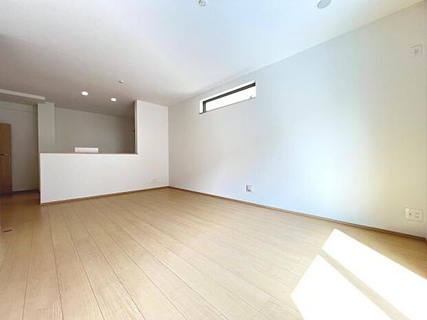 ご家族が集うLDKは約15帖の広さ、団らんの空間です。