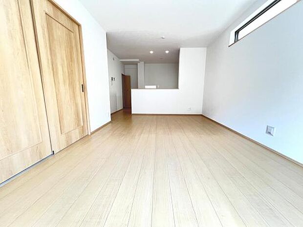 リビングダイニングになります。ご家族そろっての素敵な空間になりそうですね。