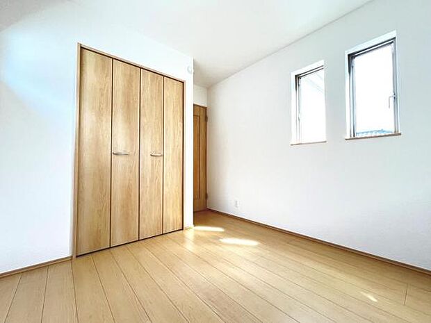 収納が備わっており、子供部屋や在宅ワークスペース等にもおすすめです。