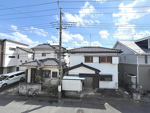 バルコニーからの眺望です。明るい陽射しを浴びながらゆったりと過ごすのも良いですね。