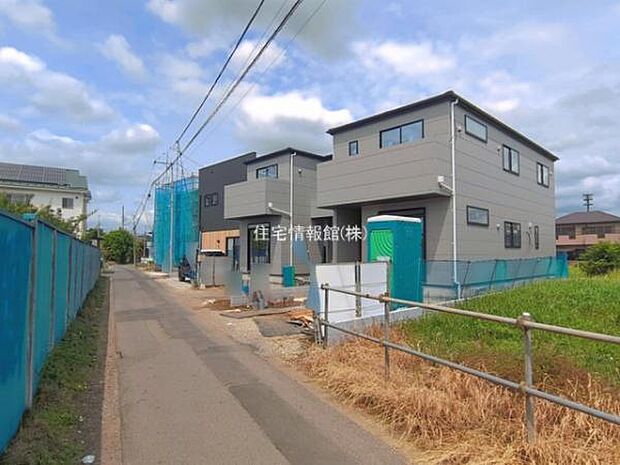 前面道路を含めた現地写真です。