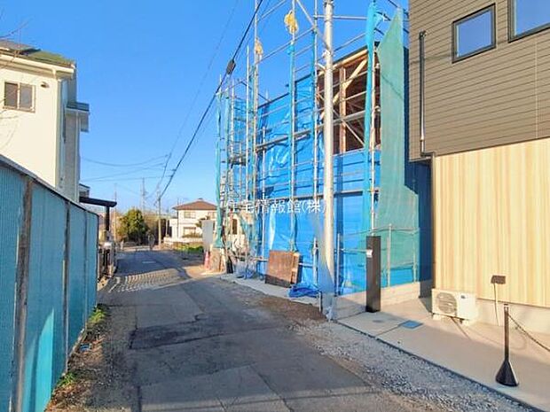 前面道路を含めた現地写真です。