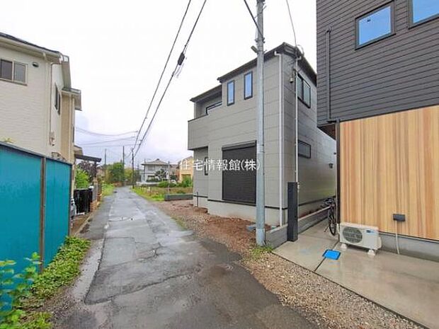 前面道路を含めた現地写真です。