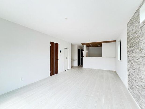 ご家族の温かい時間を演出するダイニングスペースです。