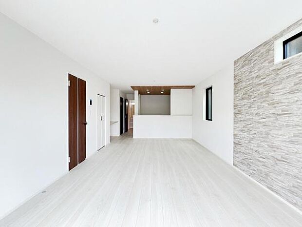 家族団らんの場所としてゆったりと居心地の良いリビングです。