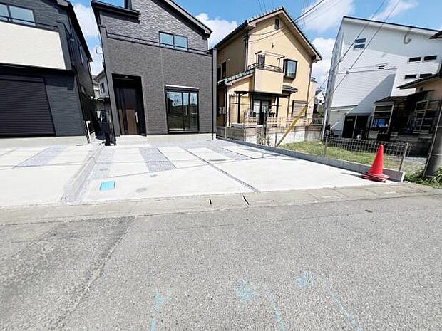 駐車場ももちろん完備しておりますのでお車所有の方にも心強いです。