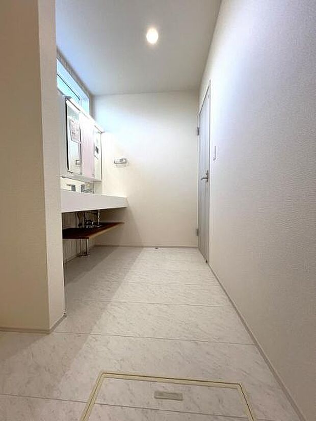 脱衣所は小さなお子様がいるご家庭にも重宝されます。