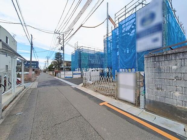 前面道路を含めた現地写真です。