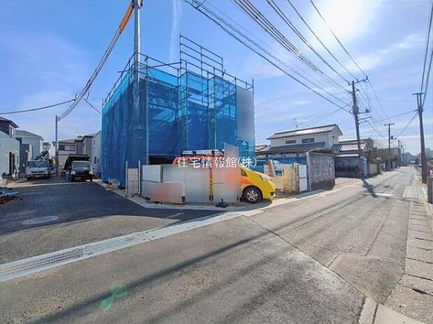 前面道路を含めた現地写真です。