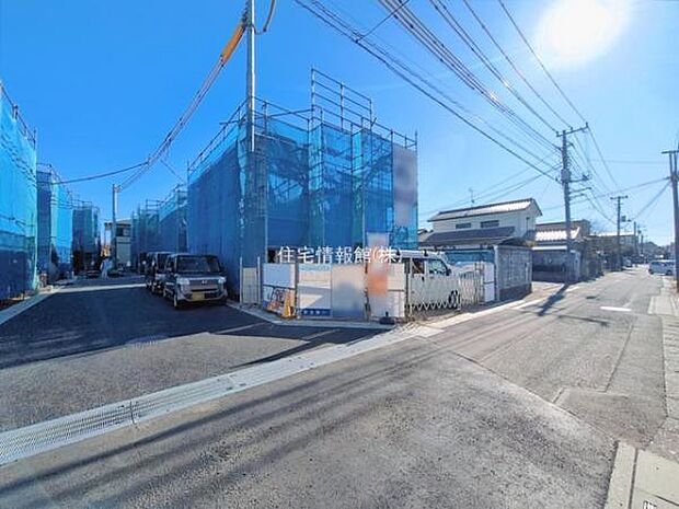 前面道路を含めた現地写真です。