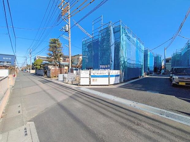 前面道路を含めた現地写真です。