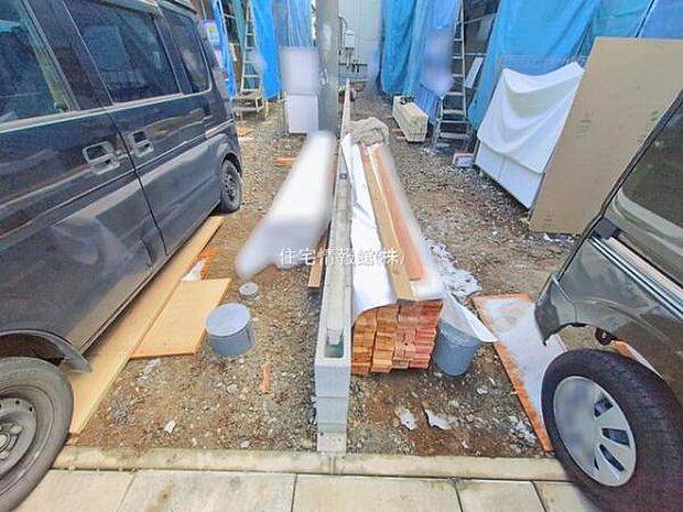 前面道路を含めた現地写真です。