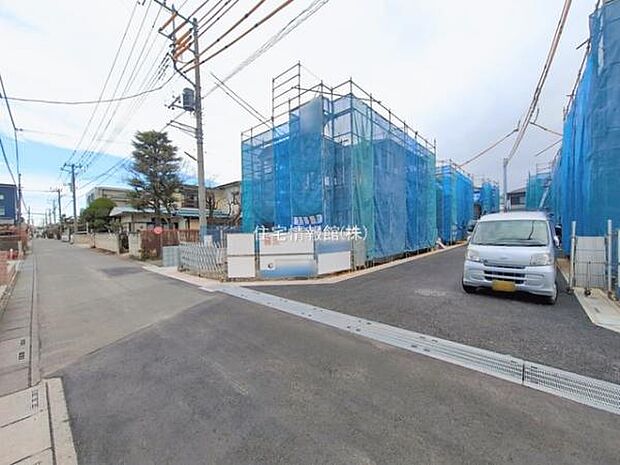 前面道路を含めた現地写真です。