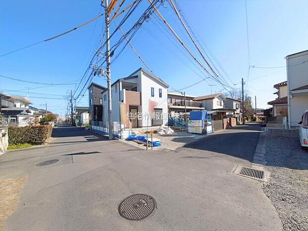 前面道路を含めた現地写真です。