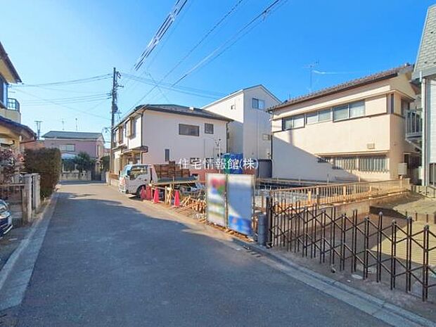 前面道路を含めた現地写真です。