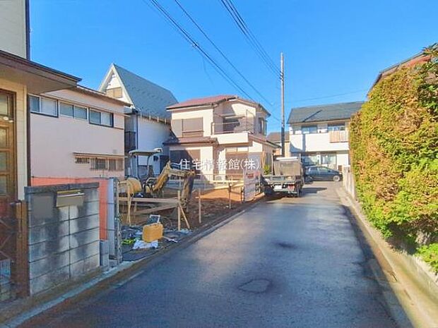 前面道路を含めた現地写真です。