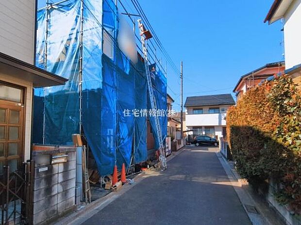 前面道路を含めた現地写真です。