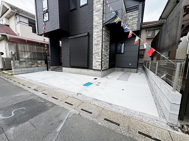 駐車場ももちろん完備しておりますのでお車所有の方にも心強いです。