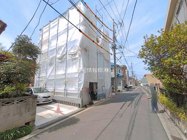 前面道路を含めた現地写真です。