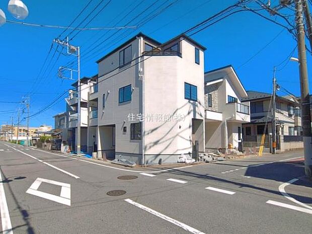 前面道路を含めた現地写真です。