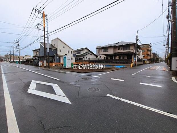 前面道路を含めた現地写真です。