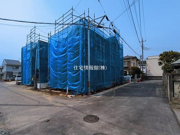 前面道路を含めた現地写真です。