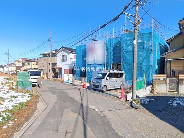 前面道路を含めた現地写真です。