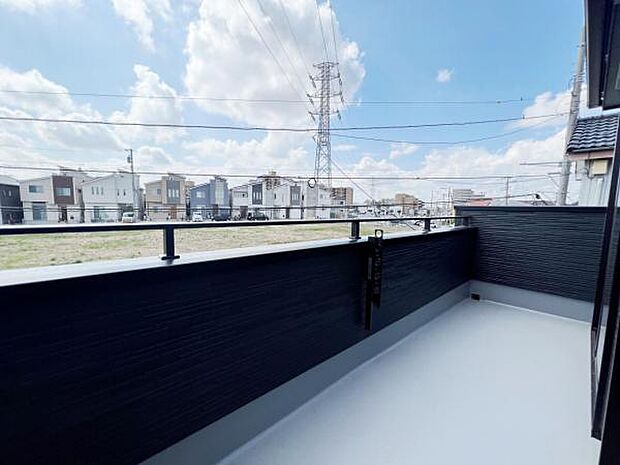 お洗濯ものを気持ち良く太陽の光で干せるのが嬉しいですね。