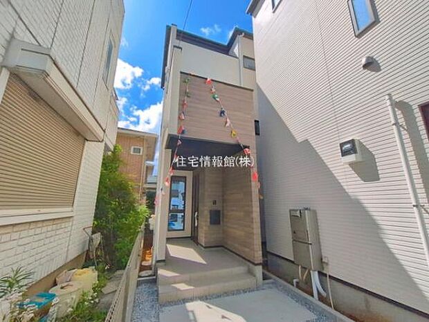 前面道路を含めた現地写真です。
