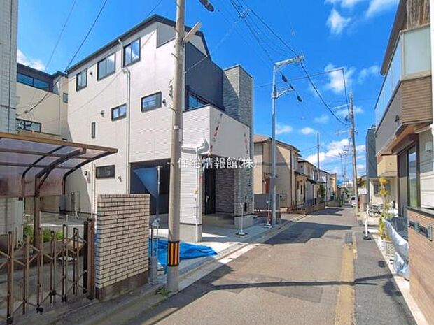 前面道路を含めた現地写真です。
