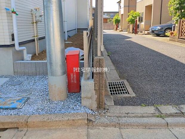 前面道路を含めた現地写真です。