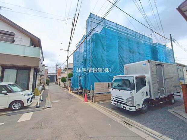 前面道路を含めた現地写真です。