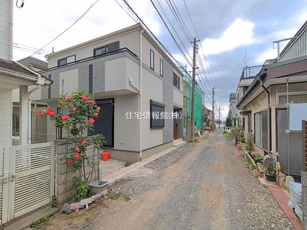 前面道路を含めた現地写真です。