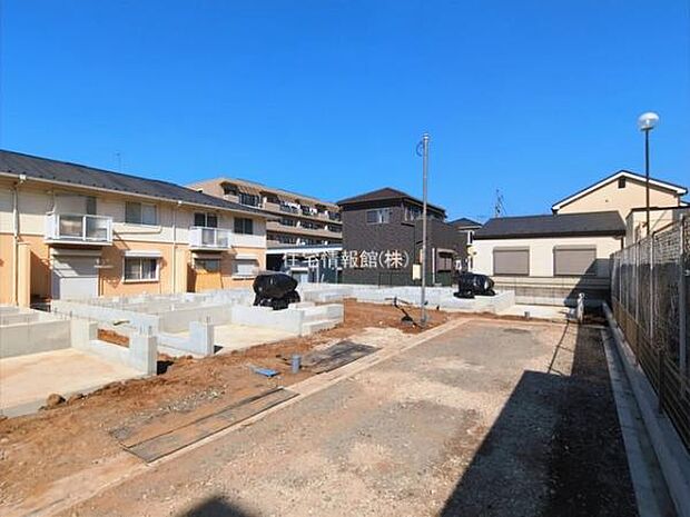 前面道路を含めた現地写真です。