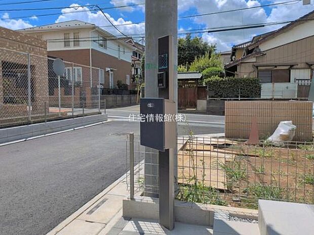 前面道路を含めた現地写真です。