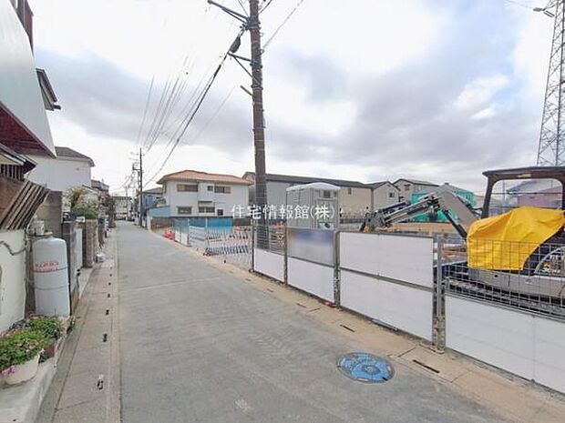 前面道路を含めた現地写真です。