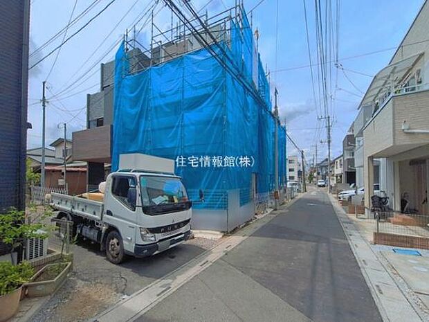 前面道路を含めた現地写真です。