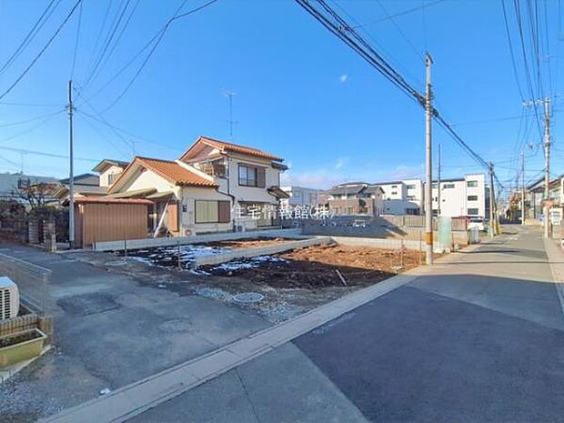 前面道路を含めた現地写真です。