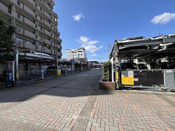 敷地内の機械式駐車場です。