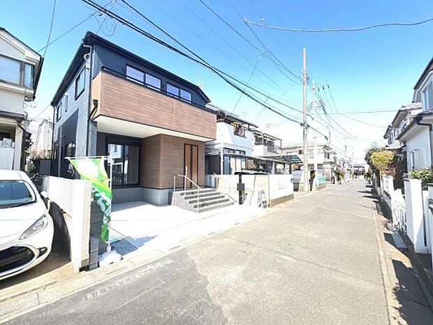 前面道路を含めた現地写真です。