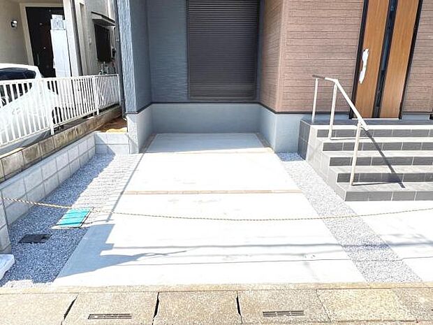 駐車場ももちろん完備しておりますのでお車所有の方にも心強いです。