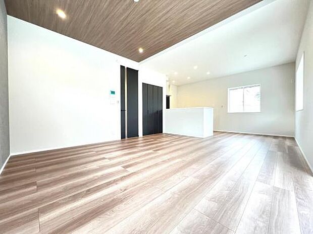 リビングダイニングになります。ご家族そろっての素敵な空間になりそうですね。