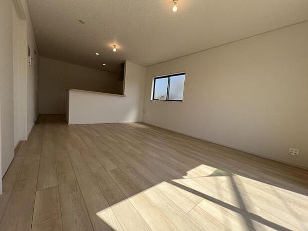 家族団らんの場所としてゆったりと居心地の良いリビングです。