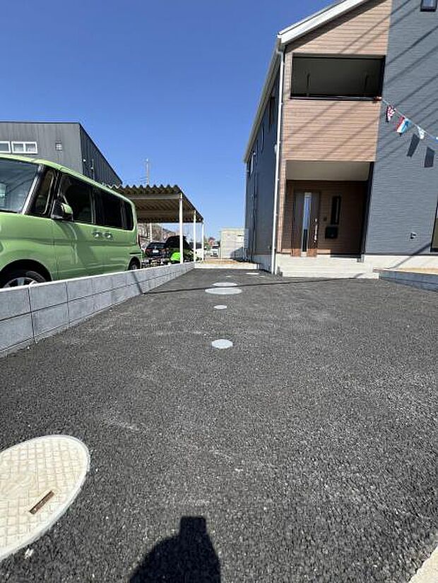 駐車場ももちろん完備しておりますのでお車所有の方にも心強いです。