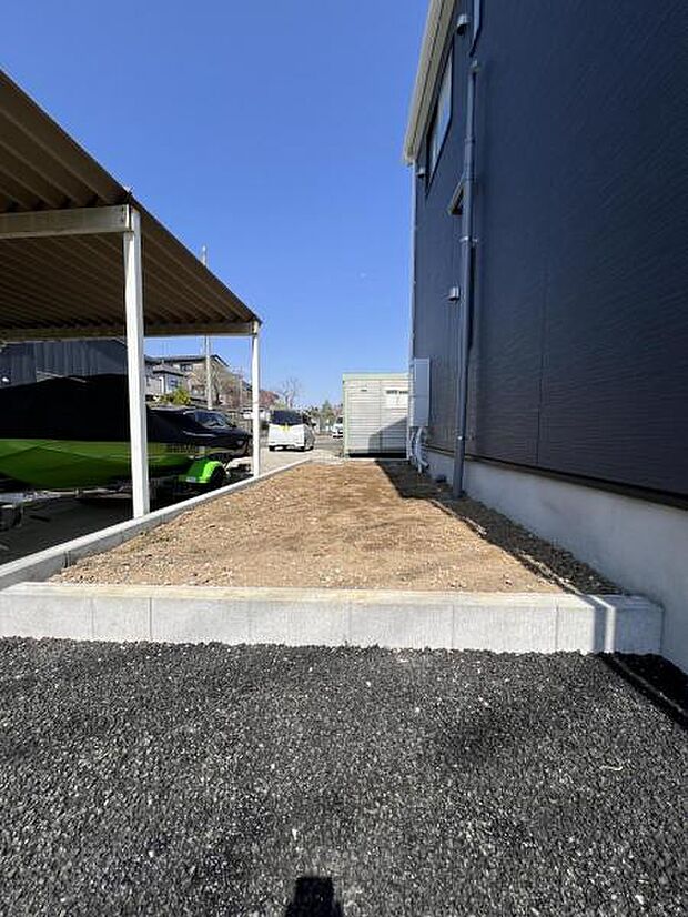 お庭スペースは、ガーデニングやお子様との外遊びなど多彩な用途でお楽しみいただけます。