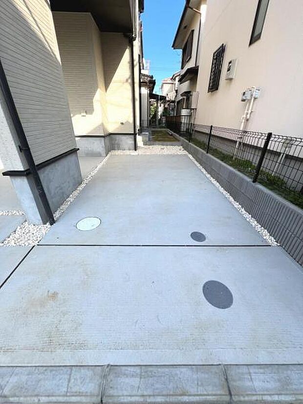 駐車場ももちろん完備しておりますのでお車所有の方にも心強いです。