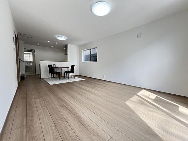 家族団らんの場所としてゆったりと居心地の良いリビングです。