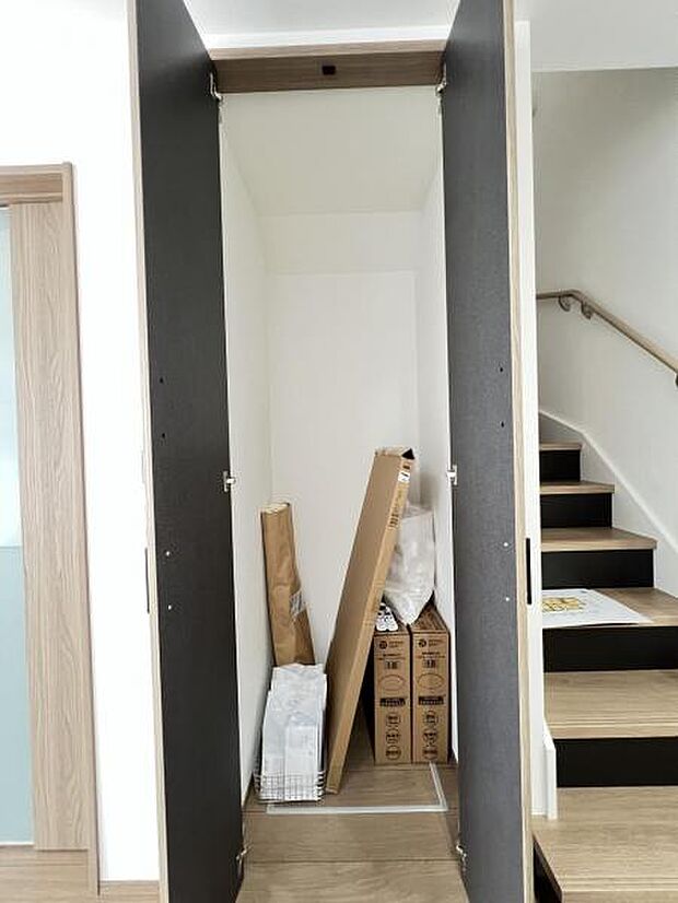 ダイニング横の収納です。