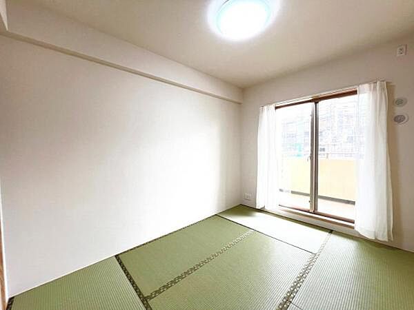 和室スペースです。畳のお部屋は寛げる空間ですね。